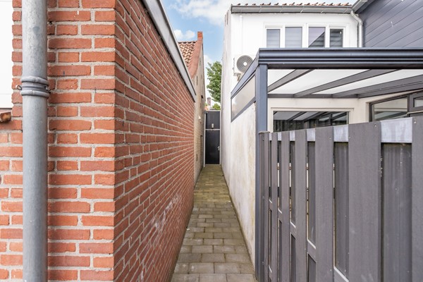 Foto - Verkocht onder voorbehoud: Karakteristiek pand nabij het historische centrum van Klundert